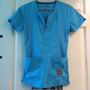 💙 Turquoise Koi Scrub Top